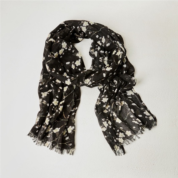 NWT ONAM
In-Bloom Scarf (in Night Botanical) - Picture 1 of 5